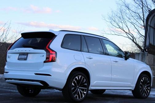 2026 Volvo XC90 B6 Ultra Dark Theme 7-Seater