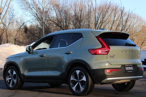 2025 Volvo XC40 B5 Plus Bright Theme