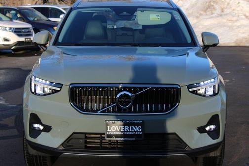 2025 Volvo XC40 B5 Plus Bright Theme