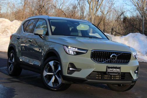 2025 Volvo XC40 B5 Plus Bright Theme