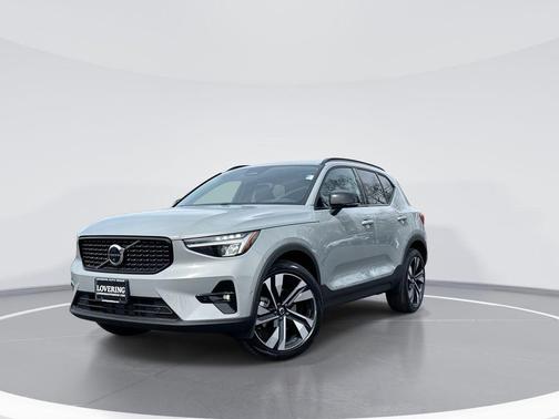 Vapour Grey 2026 Volvo XC40 B5 Plus