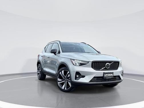 Vapour Grey 2026 Volvo XC40 B5 Plus