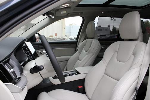 2026 Volvo XC90 B6 Ultra Dark Theme 6-Seater