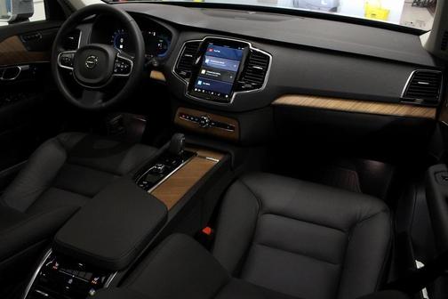 2025 Volvo XC90 Plug-In Hybrid T8 Plus 6-Seater