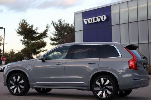 2025 Volvo XC90 Plug-In Hybrid T8 Plus 6-Seater