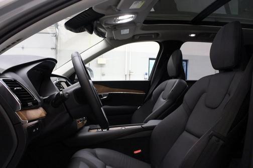 2025 Volvo XC90 Plug-In Hybrid T8 Plus 6-Seater