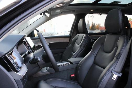 2026 Volvo XC90 B6 Ultra Dark Theme 7-Seater