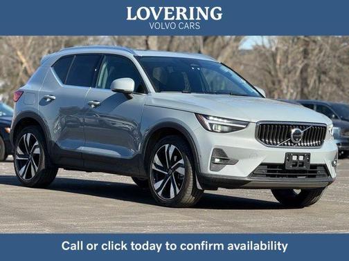 2025 Volvo XC40 B5 Plus Bright Theme