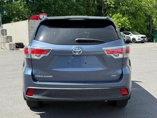 Shoreline Blue Pearl 2016 Toyota Highlander LE
