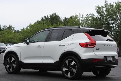 2024 Volvo XC40 Recharge Pure Electric Twin Core