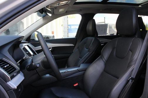 2024 Volvo XC90 B5 Core Bright Theme