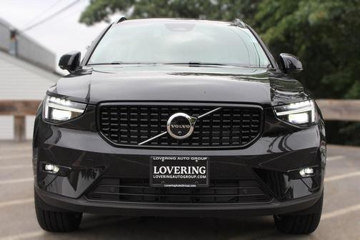 2025 Volvo XC40 B5 Plus Dark Theme