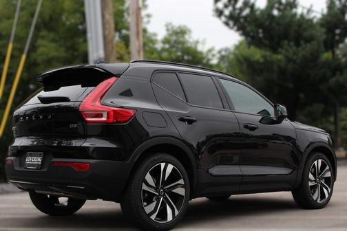 2025 Volvo XC40 B5 Plus Dark Theme