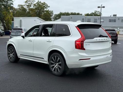 2025 Volvo XC90 B5 Core