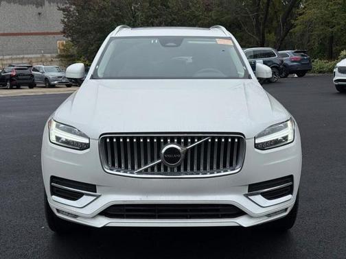 2025 Volvo XC90 B5 Core