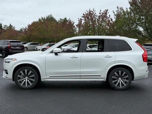2025 Volvo XC90 B5 Core