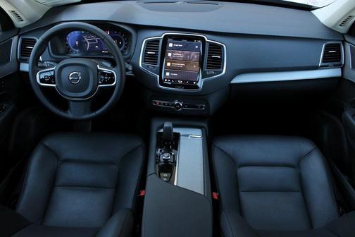 2025 Volvo XC90 B5 Core