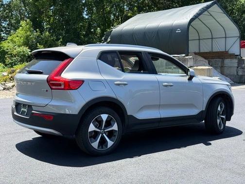 2025 Volvo XC40 B5 Plus Bright Theme