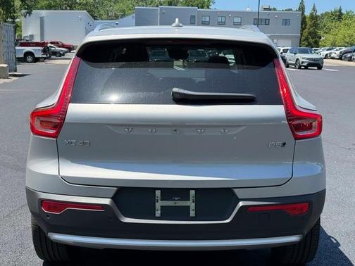 2025 Volvo XC40 B5 Plus Bright Theme