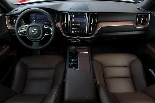 2023 Volvo XC60 Recharge Plug-In Hybrid T8 Plus Dark Theme