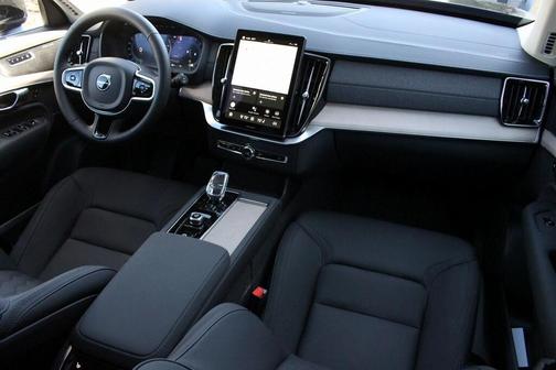 2025 Volvo XC90 B6 Plus 7-Seater