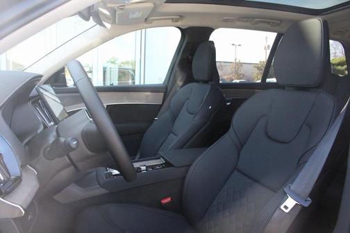 2025 Volvo XC90 B6 Plus 7-Seater
