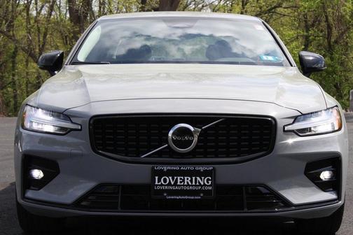 2024 Volvo S60 B5 Core Dark Theme