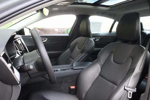 2024 Volvo S60 B5 Core Dark Theme