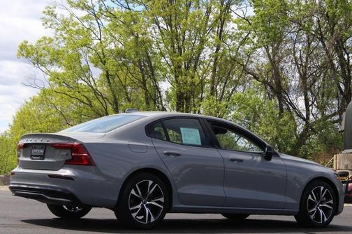 2024 Volvo S60 B5 Core Dark Theme