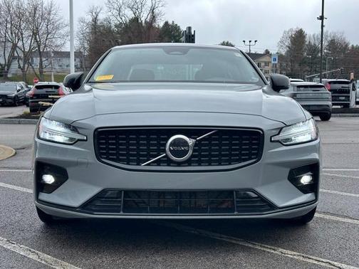 2024 Volvo S60 B5 Core Dark Theme