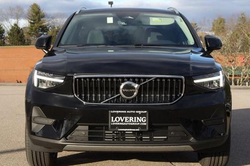 2025 Volvo XC40 B5 Core Bright Theme