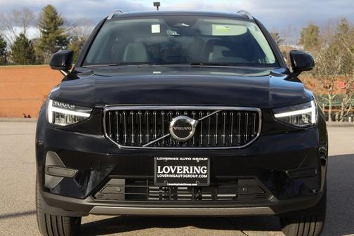 2025 Volvo XC40 B5 Core Bright Theme