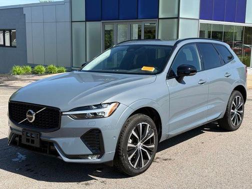 Gray Metallic 2023 Volvo XC60 B5 Plus Dark Theme