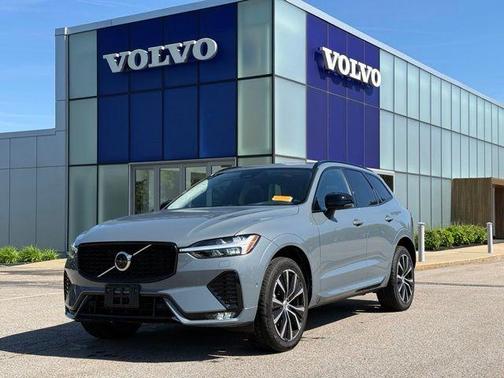 Gray Metallic 2023 Volvo XC60 B5 Plus Dark Theme