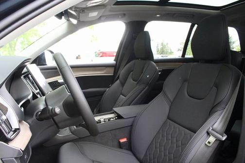 2025 Volvo XC90 B5 Plus 7-Seater