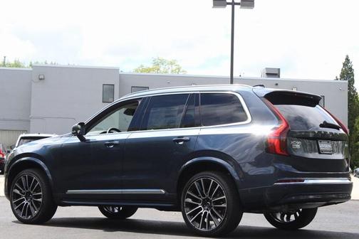2025 Volvo XC90 B5 Plus 7-Seater