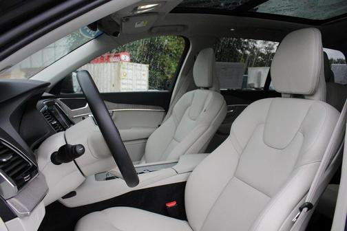 2024 Volvo XC90 B6 Plus Bright Theme 6-Seater