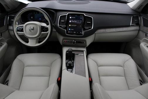 2024 Volvo XC90 B6 Plus Bright Theme 6-Seater