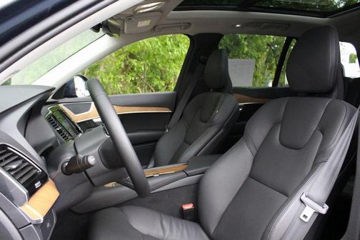 2024 Volvo XC90 B5 Plus Bright Theme