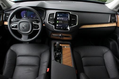 2024 Volvo XC90 B5 Plus Bright Theme