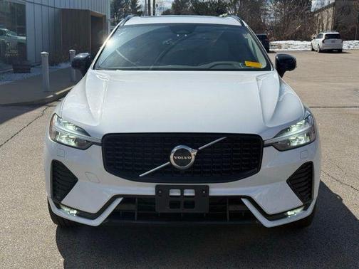 2023 Volvo XC60 B5 Plus Dark Theme