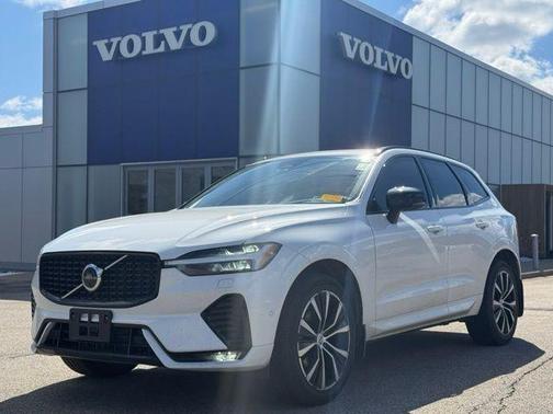 2023 Volvo XC60 B5 Plus Dark Theme