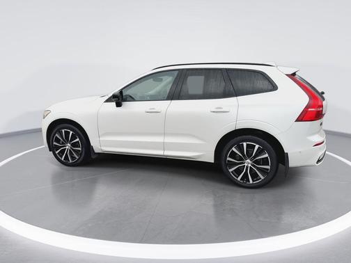 Crystal White Metallic 2023 Volvo XC60 B5 Plus Dark Theme