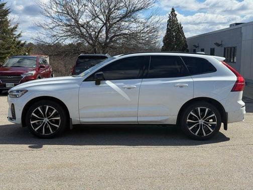 2023 Volvo XC60 B5 Plus Dark Theme