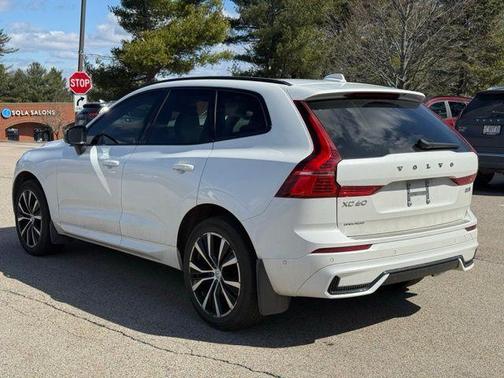 2023 Volvo XC60 B5 Plus Dark Theme