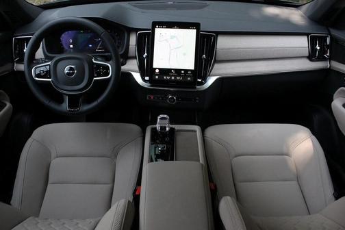 2025 Volvo XC90 B6 Plus 7-Seater