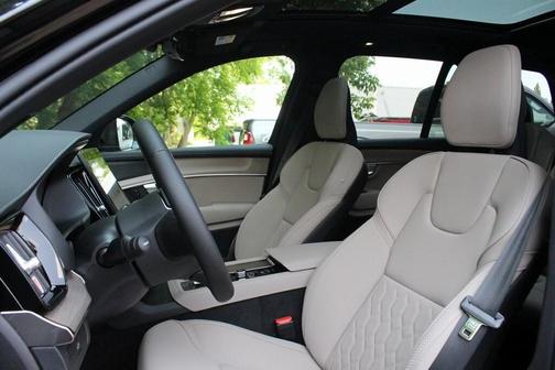 2025 Volvo XC90 B6 Plus 7-Seater