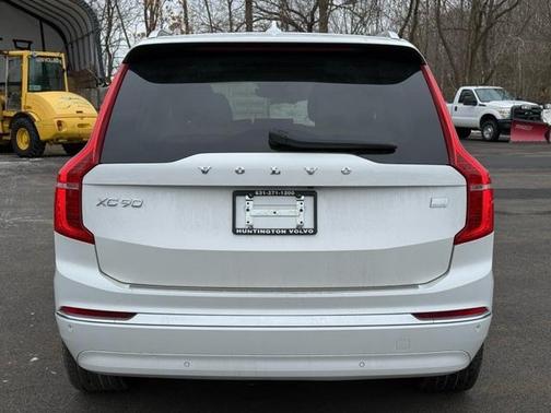 2023 Volvo XC90 Recharge Plug-In Hybrid T8 Ultimate Bright Theme 7-Seater