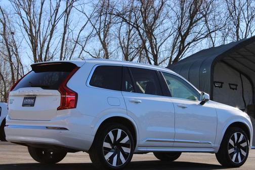 2023 Volvo XC90 Recharge Plug-In Hybrid T8 Ultimate Bright Theme 7-Seater