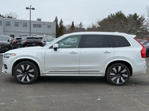 2023 Volvo XC90 Recharge Plug-In Hybrid T8 Ultimate Bright Theme 7-Seater